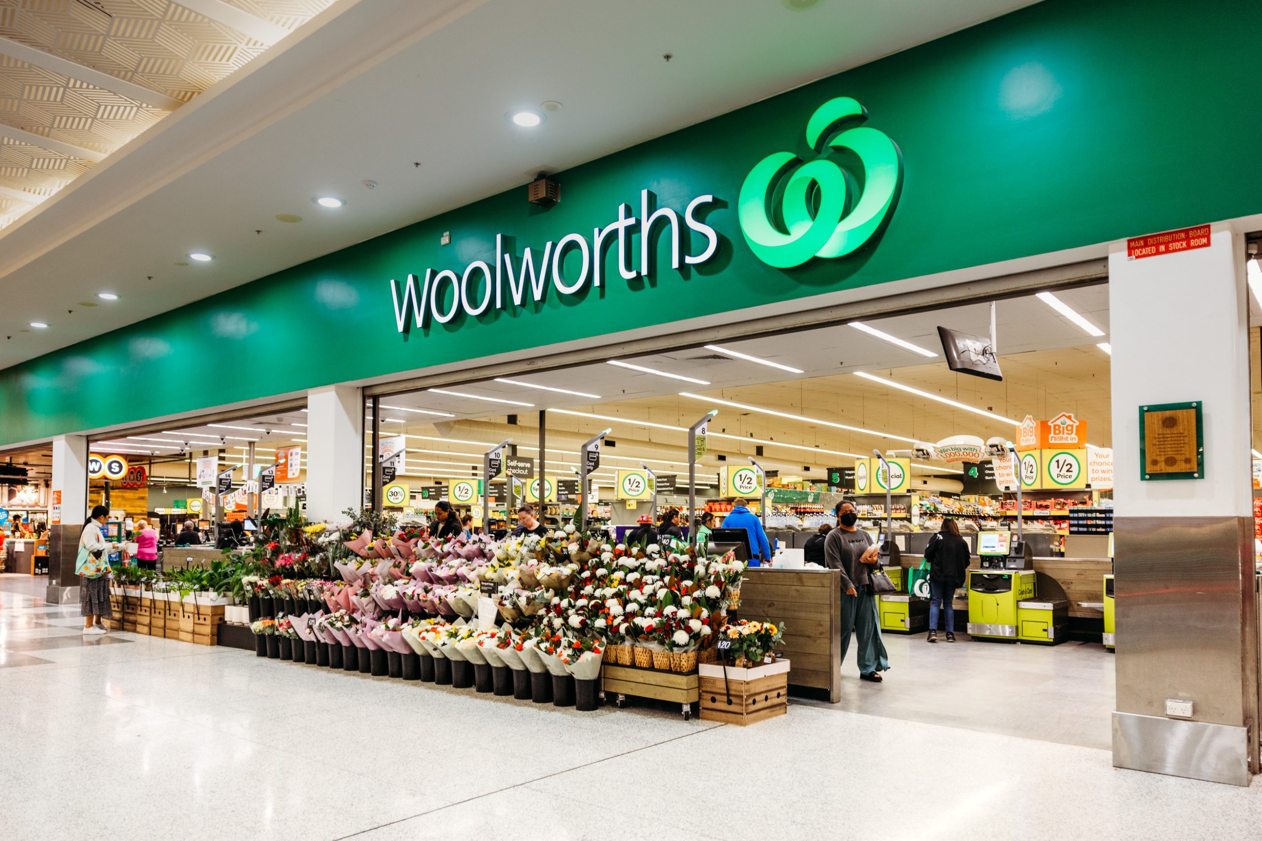Secrets to stand out in a job interview at Woolworths